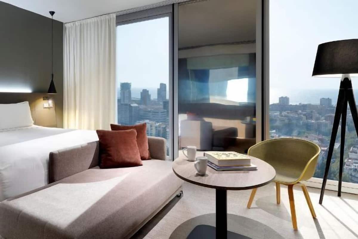 1 bedroom, premium bedding, pillow-top beds, minibar