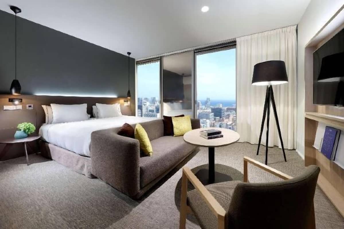 1 bedroom, premium bedding, pillow-top beds, minibar
