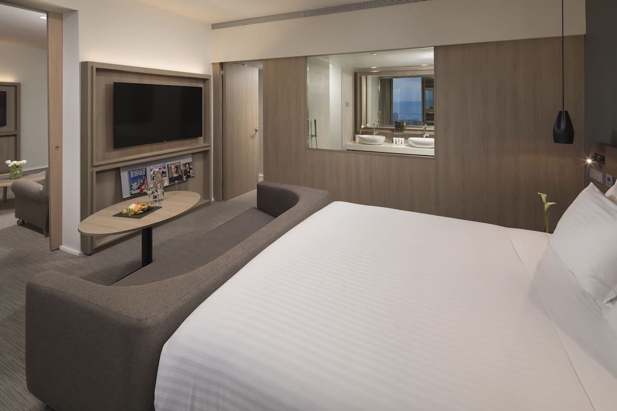1 bedroom, premium bedding, pillow-top beds, minibar