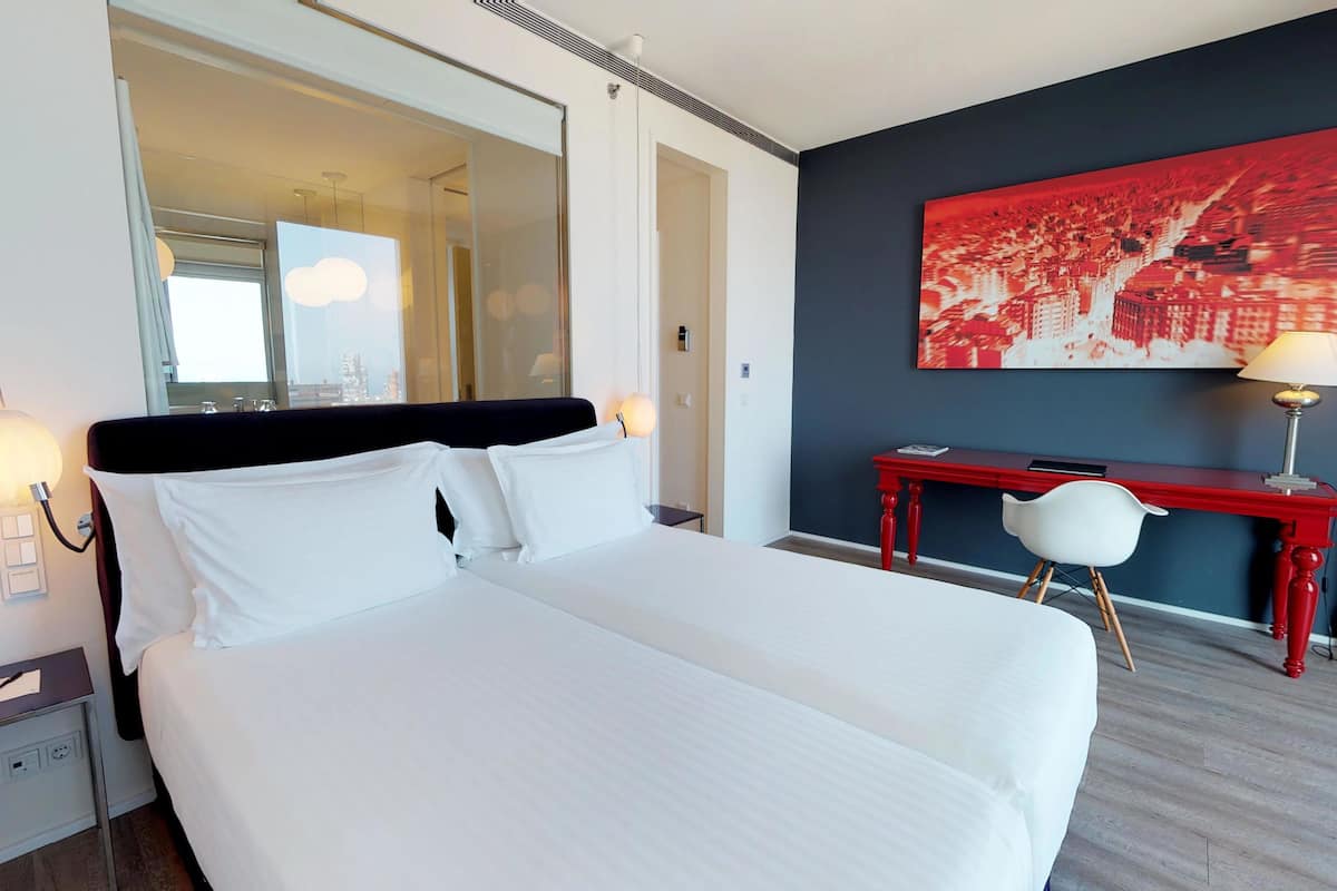 1 bedroom, premium bedding, pillow-top beds, minibar