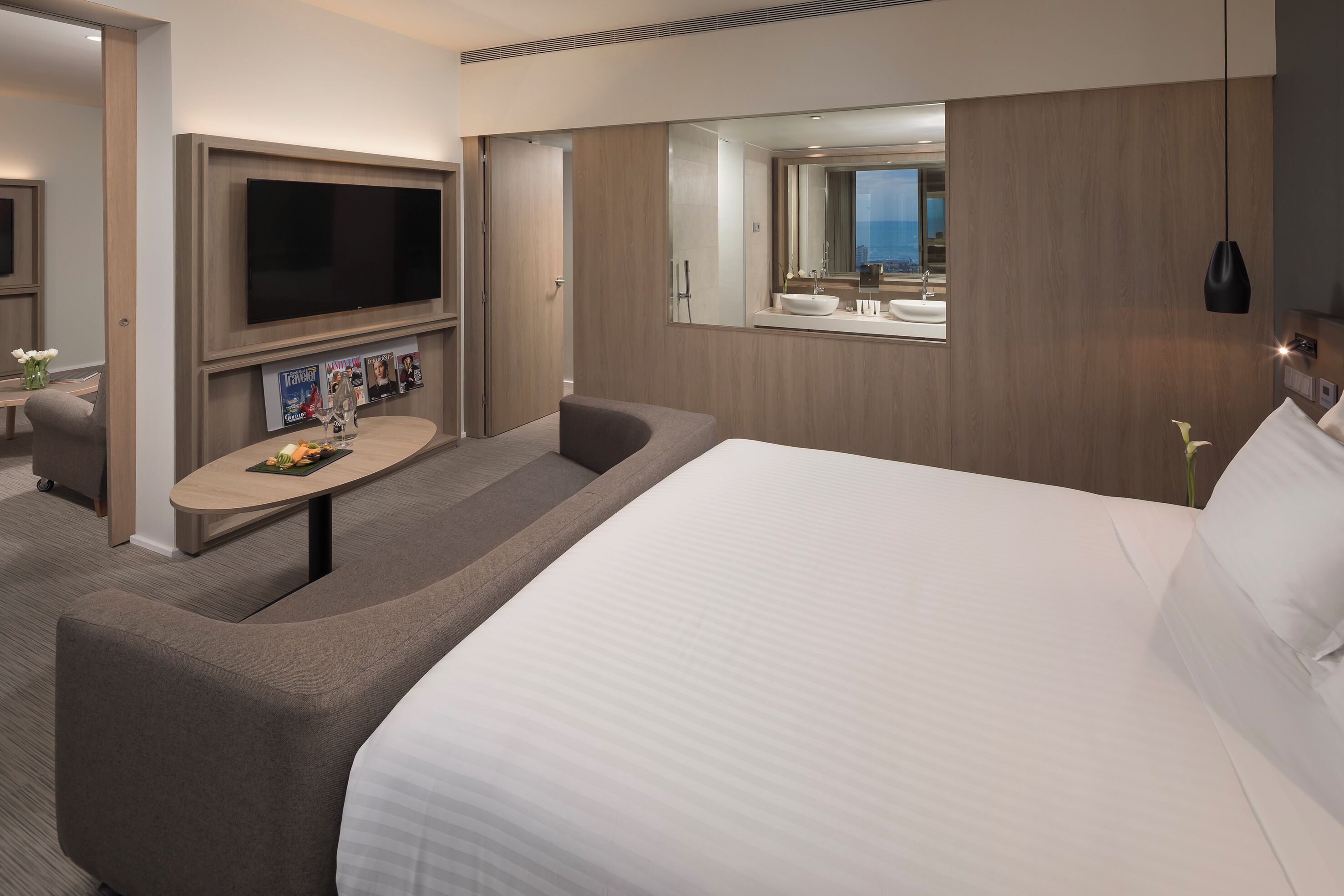 Ropa de cama de alta calidad, colchones con pillow-top y minibar 