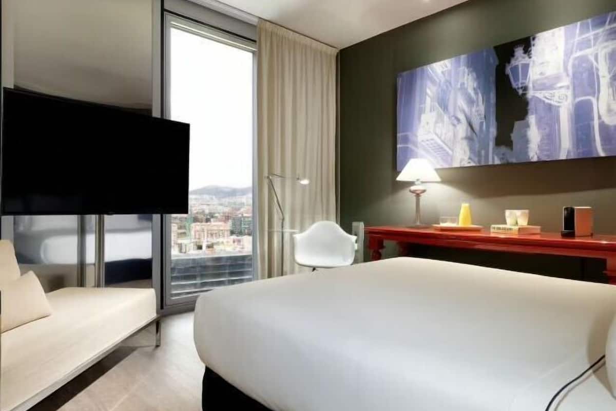 1 bedroom, premium bedding, pillow-top beds, minibar