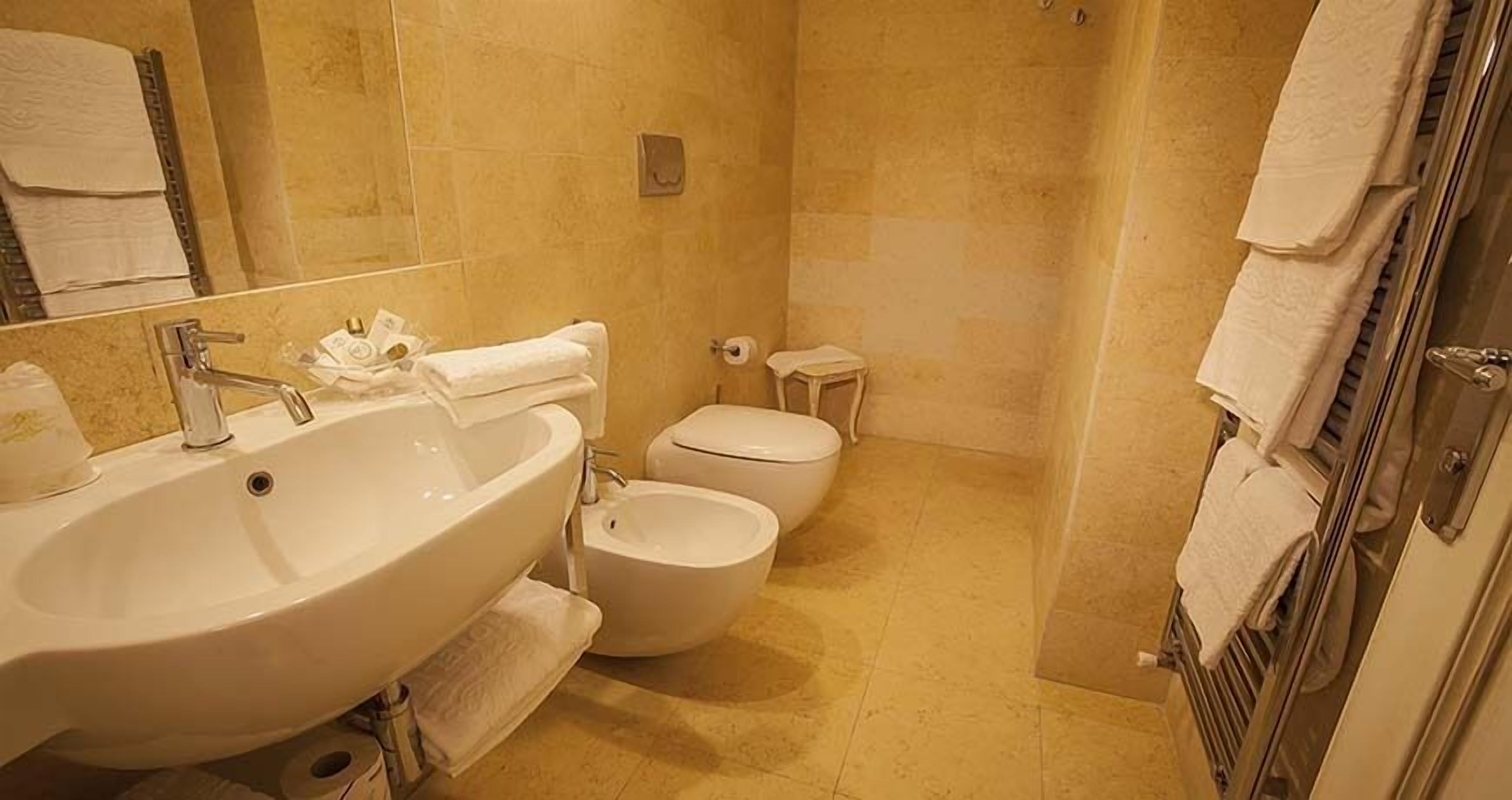 shower, rainfall showerhead, hair dryer, bidet