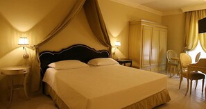 Junior Suite (limited offer) | Minibar, in-room safe, desk, soundproofing - Palace Hotel Vieste (Vieste)