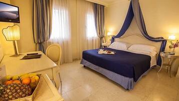 Minibar, Zimmersafe, Schreibtisch, schallisolierte Zimmer