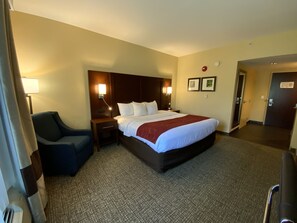 Rom, 1 kingsize-seng, tilgjengelighetstilpasset, ikke-røyk | Skrivebord, skrivebord for bærbar PC og strykejern/-brett