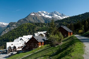 Hiking - Les Cristaux (Oz)