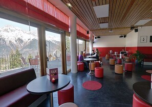 Bar (on property) - Les Cristaux (Oz)