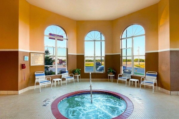 Indoor pool, sun loungers