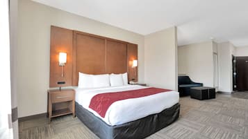 Suite, 1 cama King size y sofá cama, con acceso para personas discapacitadas, para no fumadores | Escritorio y espacio para trabajar con laptop