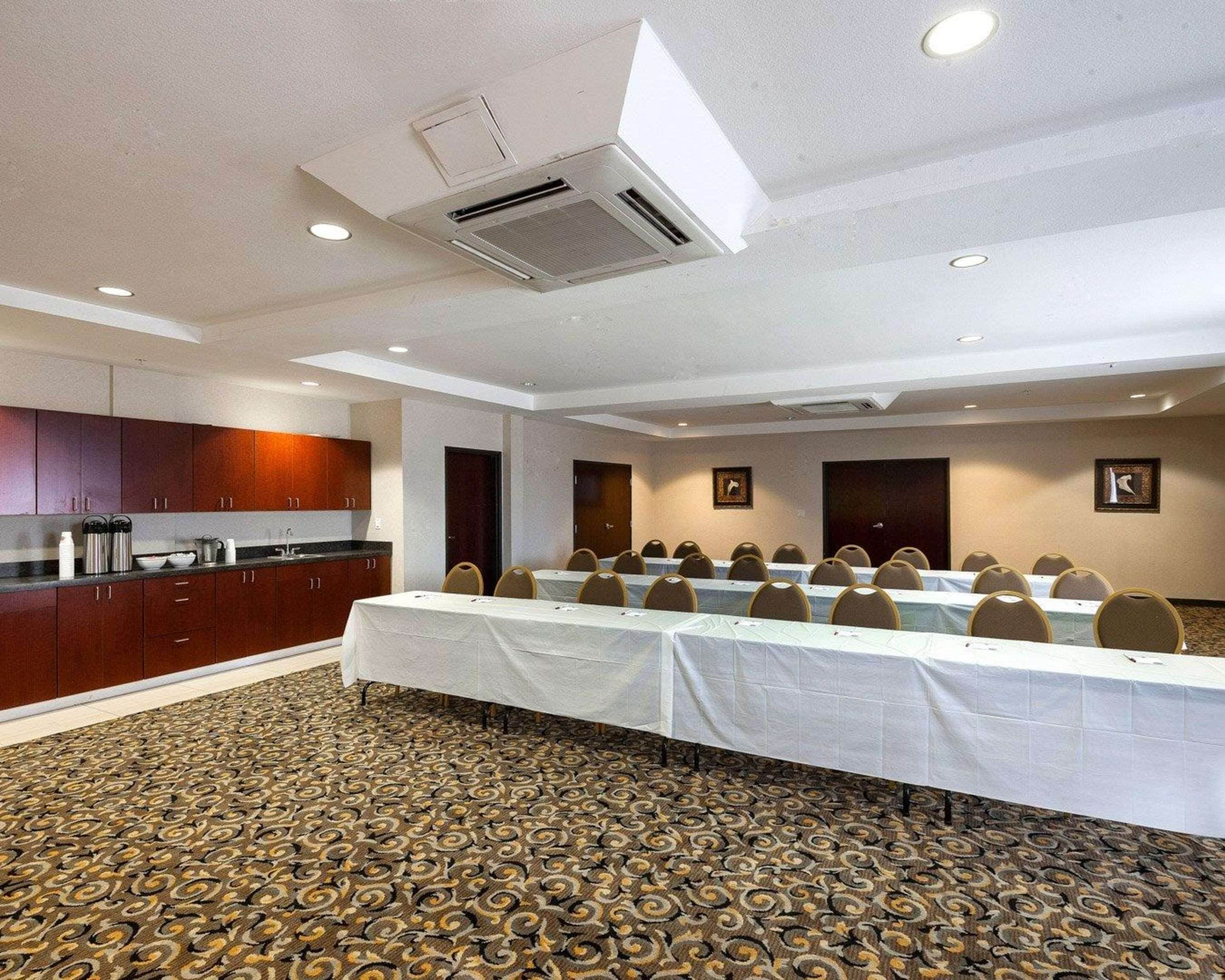 Photo - Comfort Suites University