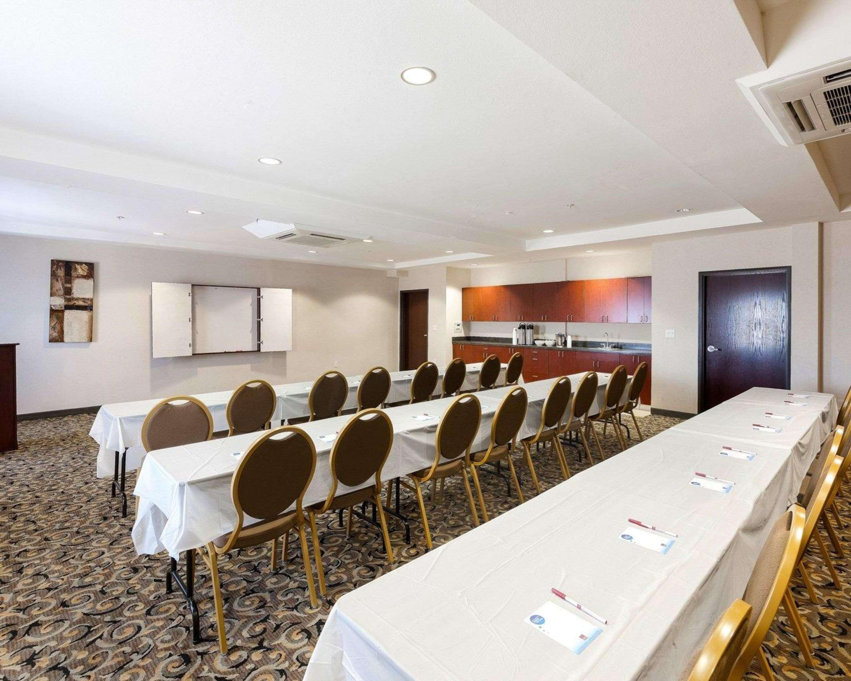 Photo - Comfort Suites University