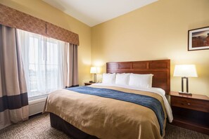 Standard Room, 1 King Bed, Non Smoking | 4 bedrooms, in-room safe, desk, iron/ironing board