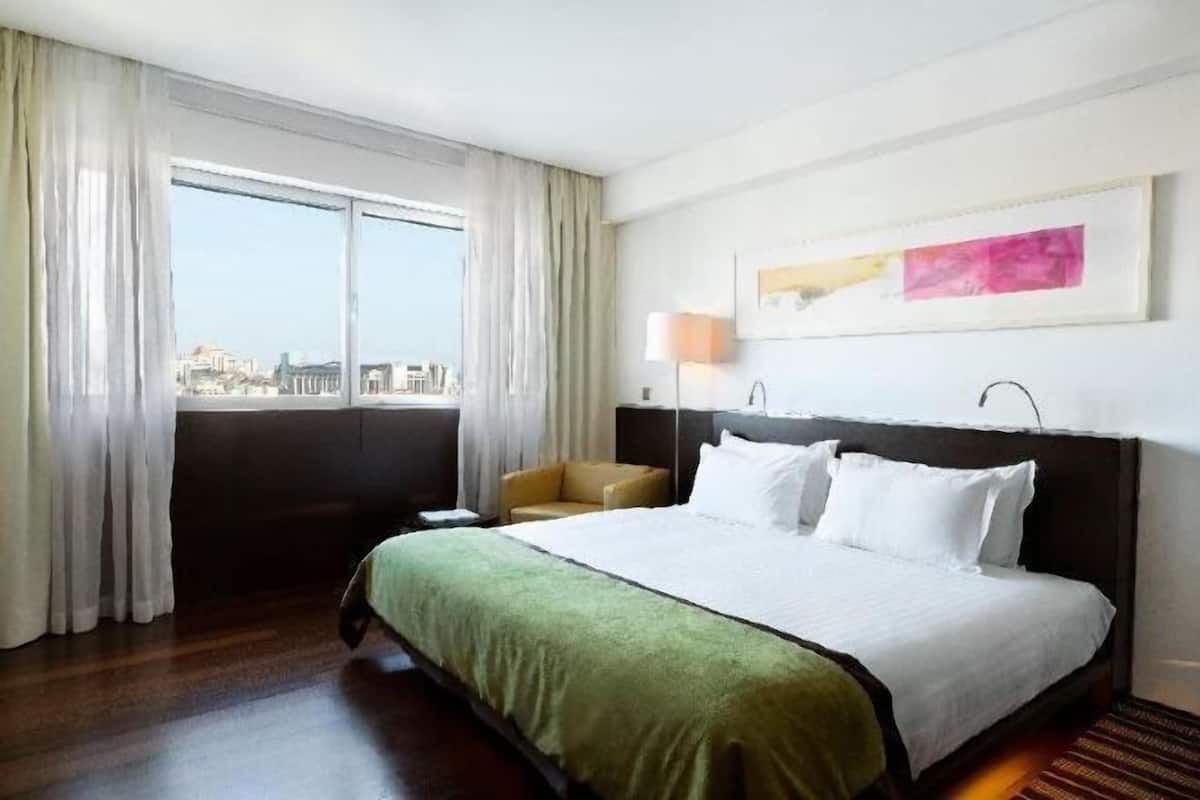 1 chambre, minibar, coffres-forts dans les chambres, bureau