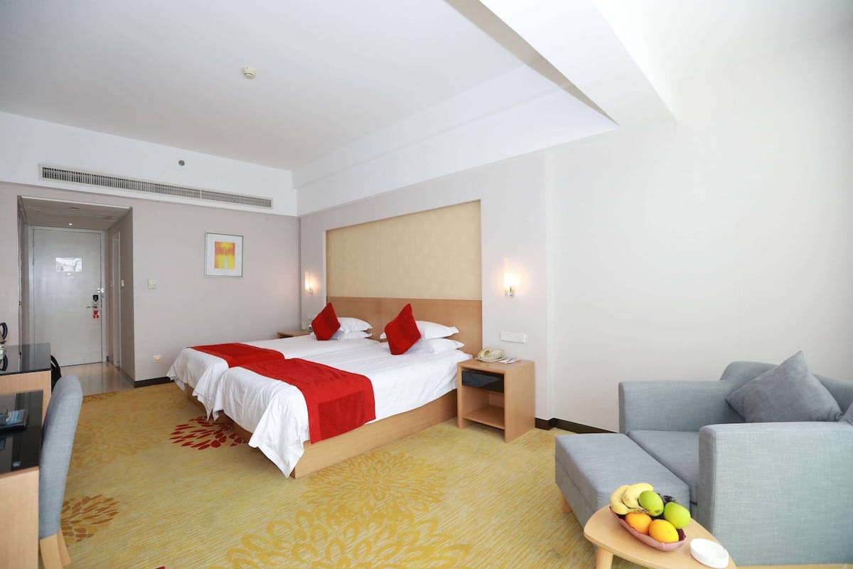 Minibar, in-room safe, desk, blackout curtains
