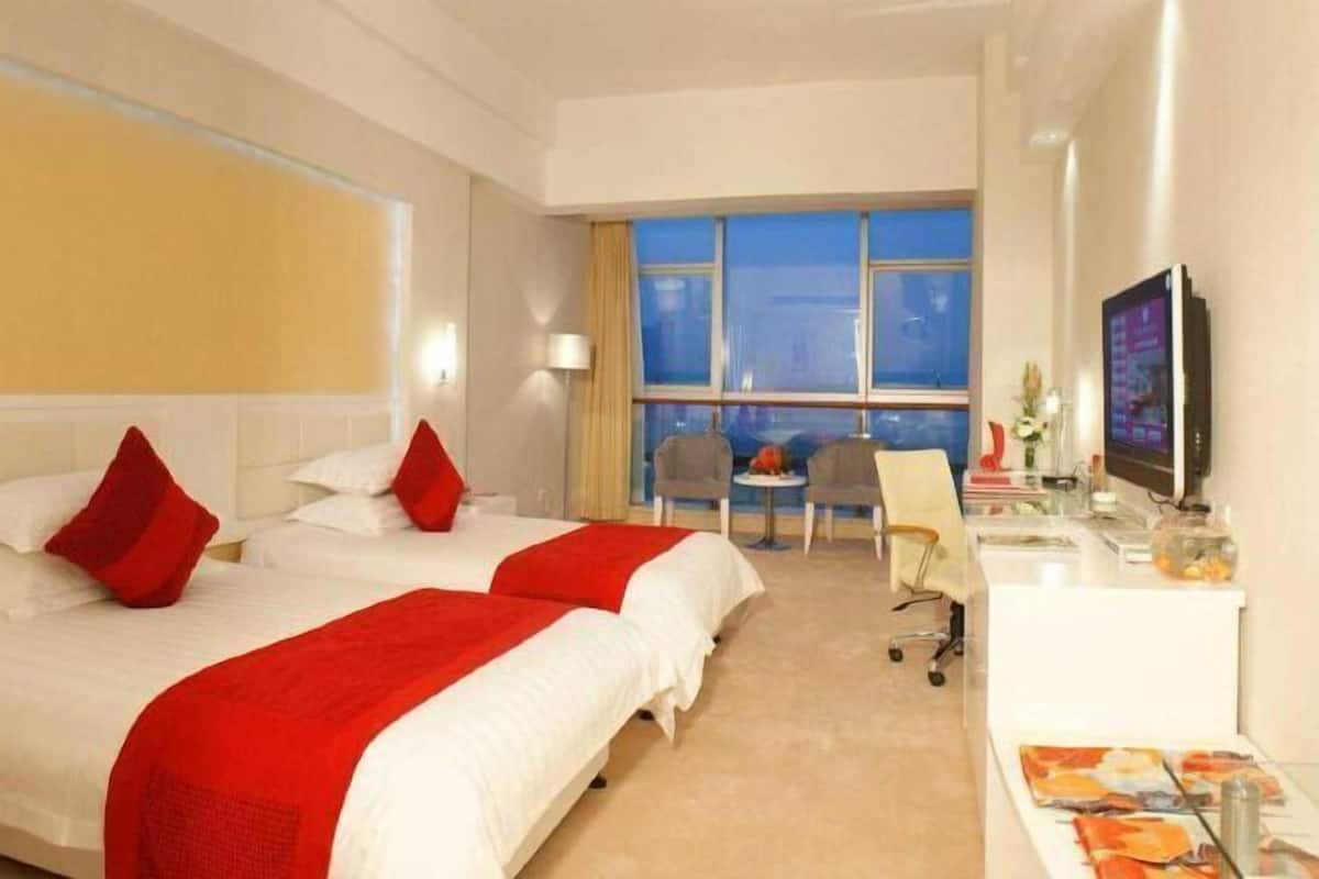 Minibar, in-room safe, desk, blackout curtains
