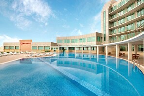 Indoor pool, seasonal outdoor pool, pool umbrellas, pool loungers - Ramada by Wyndham Baku (Baku)