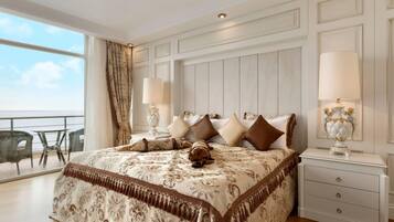 Suite, 1 Queen Bed | Premium bedding, minibar, in-room safe, desk