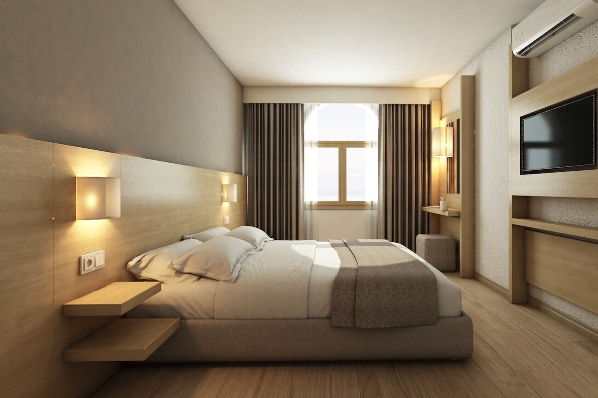Chambre Standard, vue partielle sur la mer | Minibar, coffres-forts dans les chambres, draps fournis