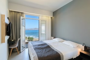 Surmatelas, coffres-forts dans les chambres, bureau, rideaux occultants