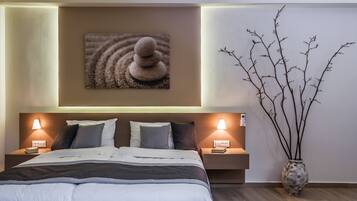 Junior Suite, Sea View | Pillow-top beds, in-room safe, desk, blackout curtains