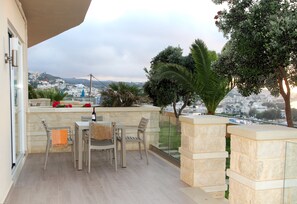 Chambre Triple Supérieure, 1 chambre, vue mer | Terrasse/Patio