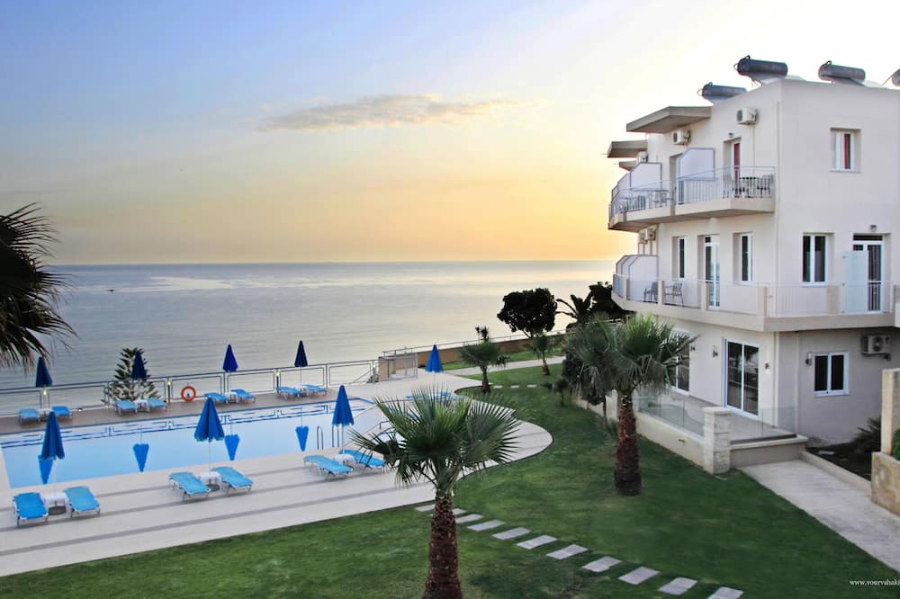 Renieris Hotel
