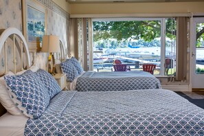 Traditional Room, 2 Queen Beds, Kitchenette, Bay View | Living area