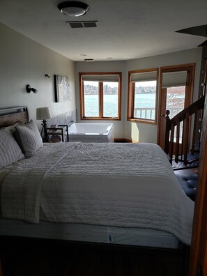 Comfort Studio Suite, 2 Bedrooms, Balcony, Bay View | Individually decorated, individually furnished, laptop workspace