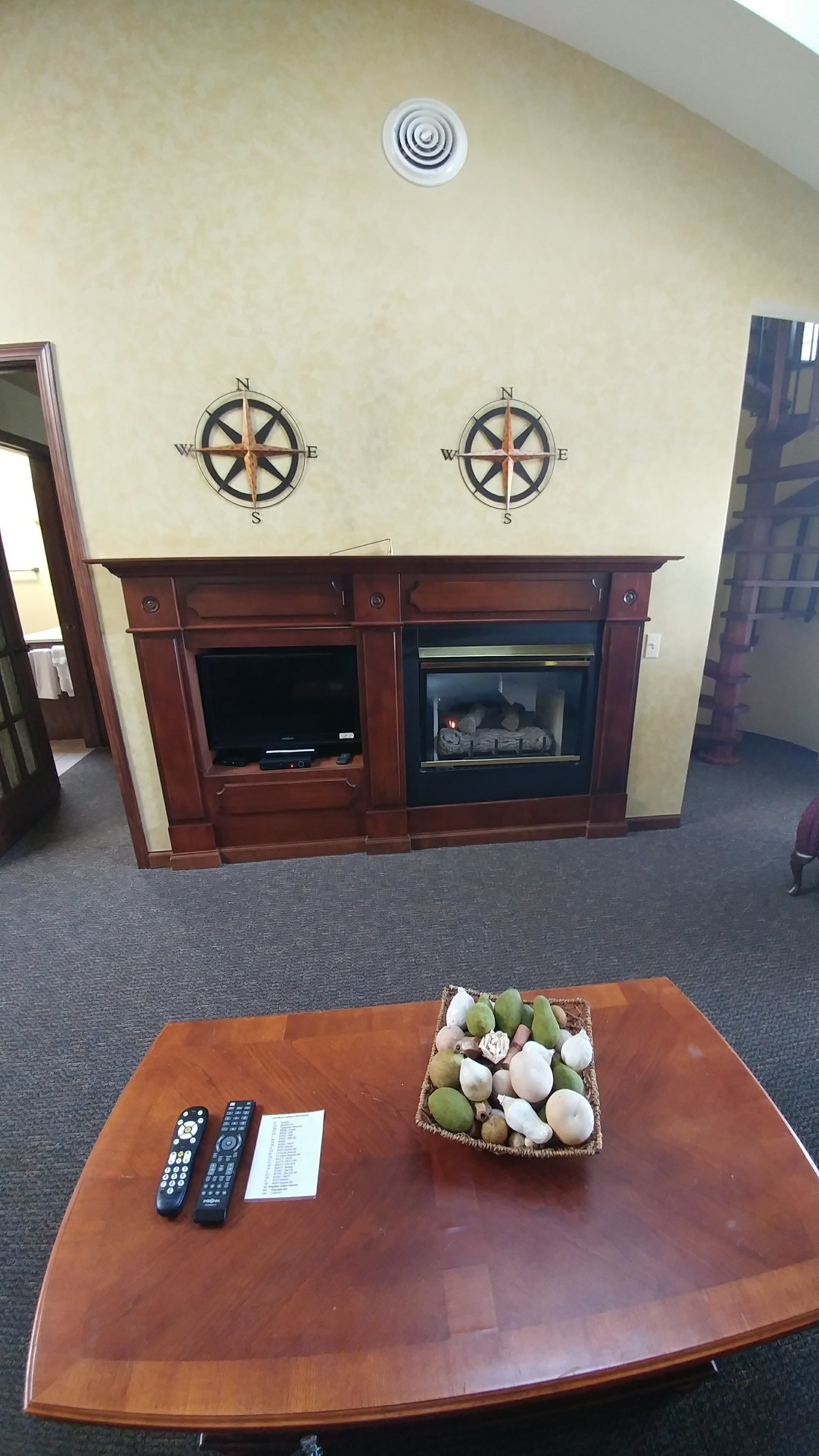 deluxe suite, 2 bedrooms, kitchen, bay view | individually decorated, individually furnished, laptop workspace