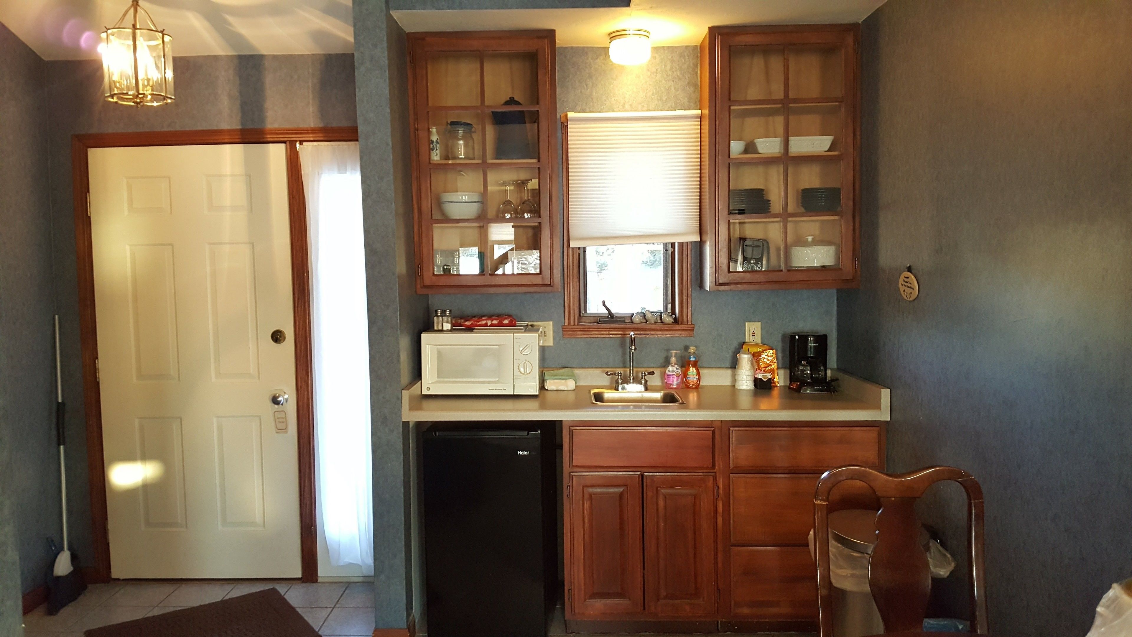 comfort studio suite, 2 bedrooms, balcony, bay view | private kitchen | fridge, microwave, coffee/tea maker