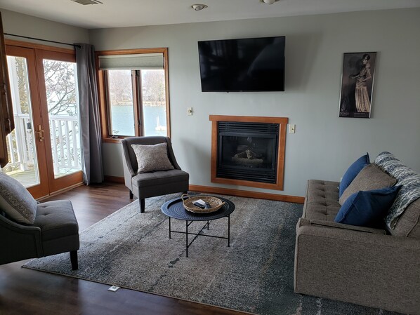 Suite estudio Confort, 2 habitaciones, balcón, vista a la bahía | Decoración personalizada y muebles diferentes 