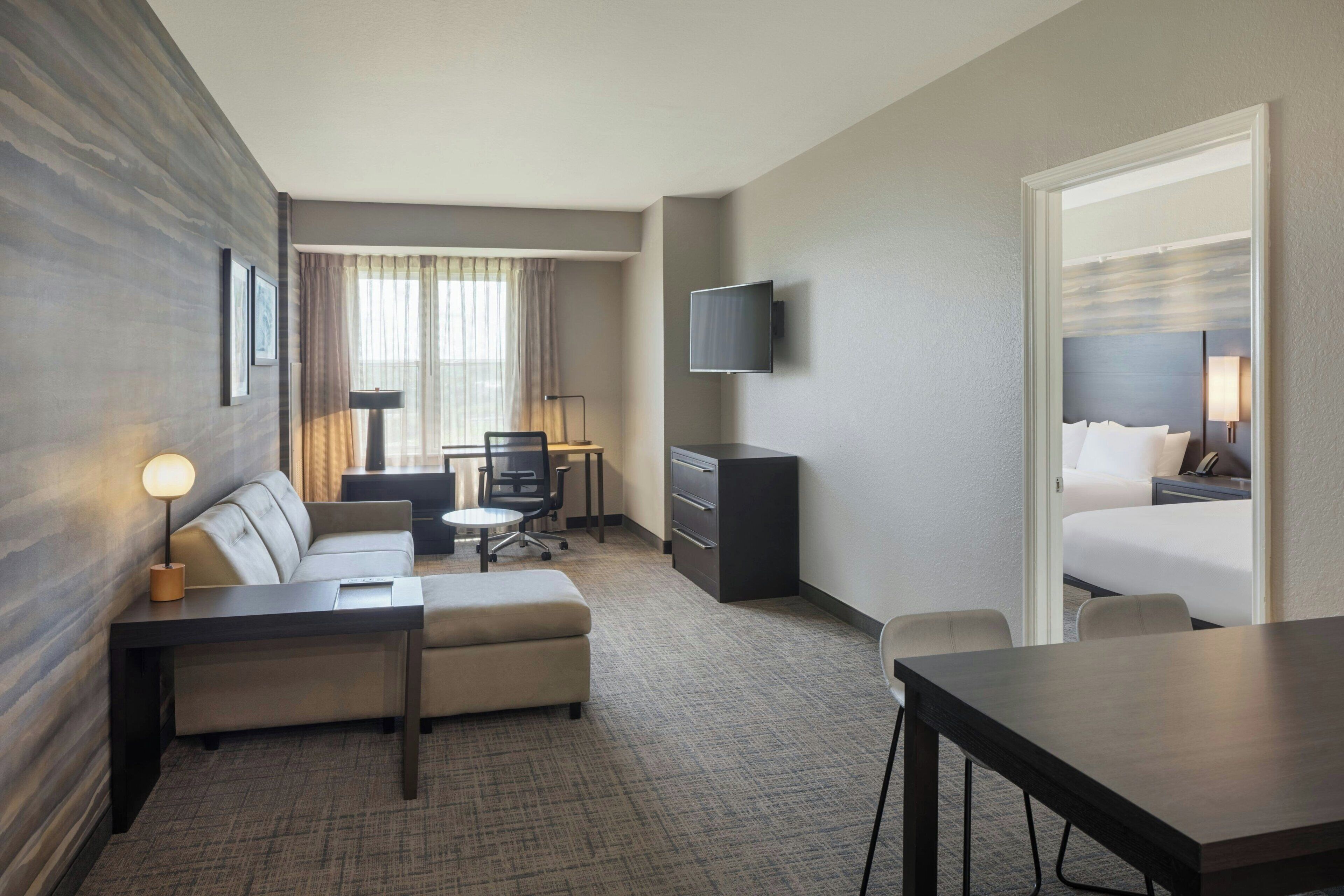 Hypo-allergenic bedding, in-room safe, desk, laptop workspace