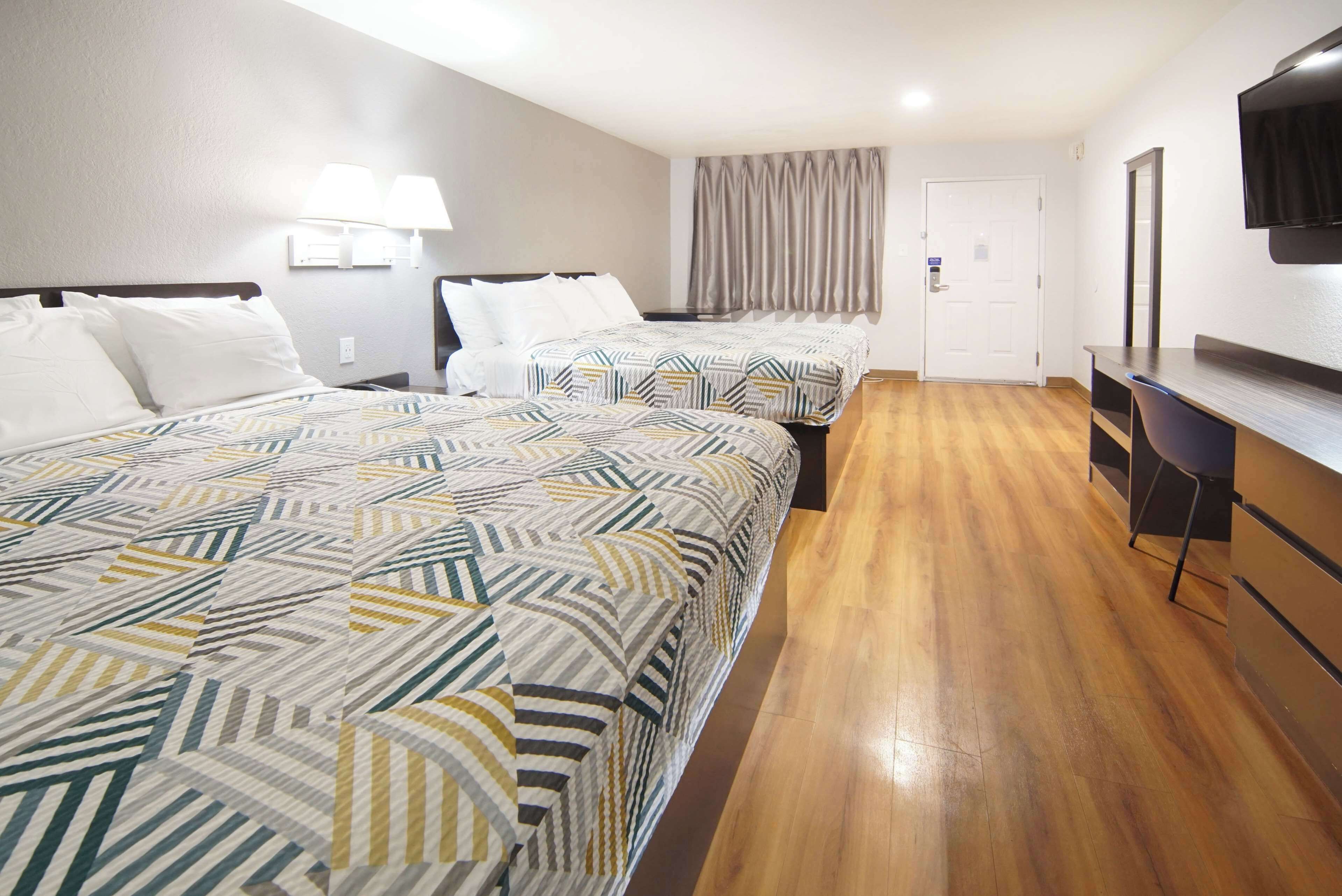 Standard-huone, useita sänkyjä, tupakointi kielletty | Työpöytä, ilmainen Wi-Fi, vuodevaatteet