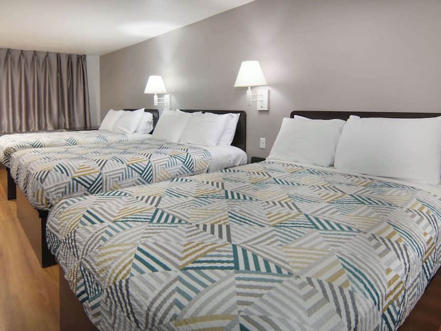 Standard Room, Multiple Beds, Non Smoking