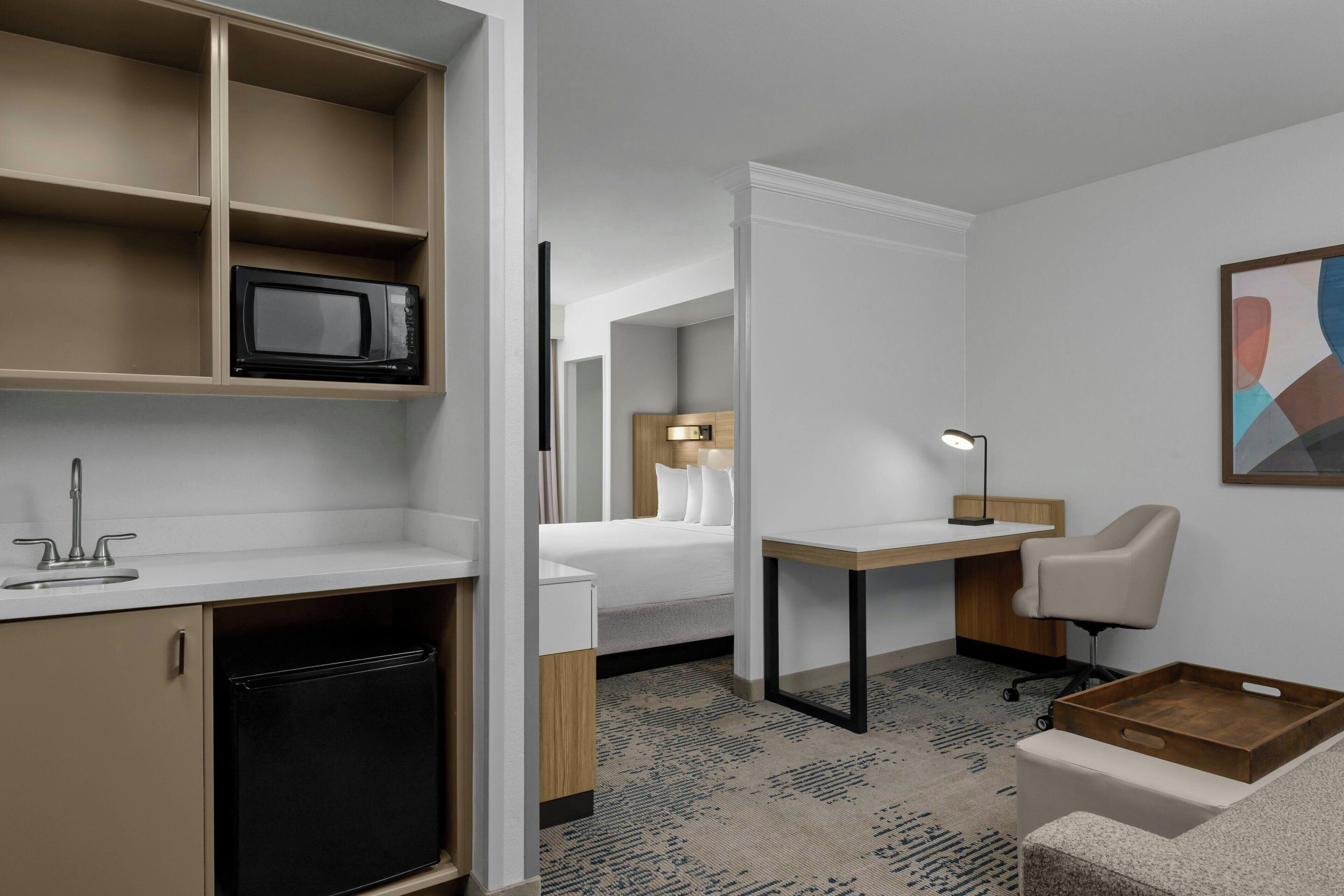 1 bedroom, premium bedding, desk, laptop workspace