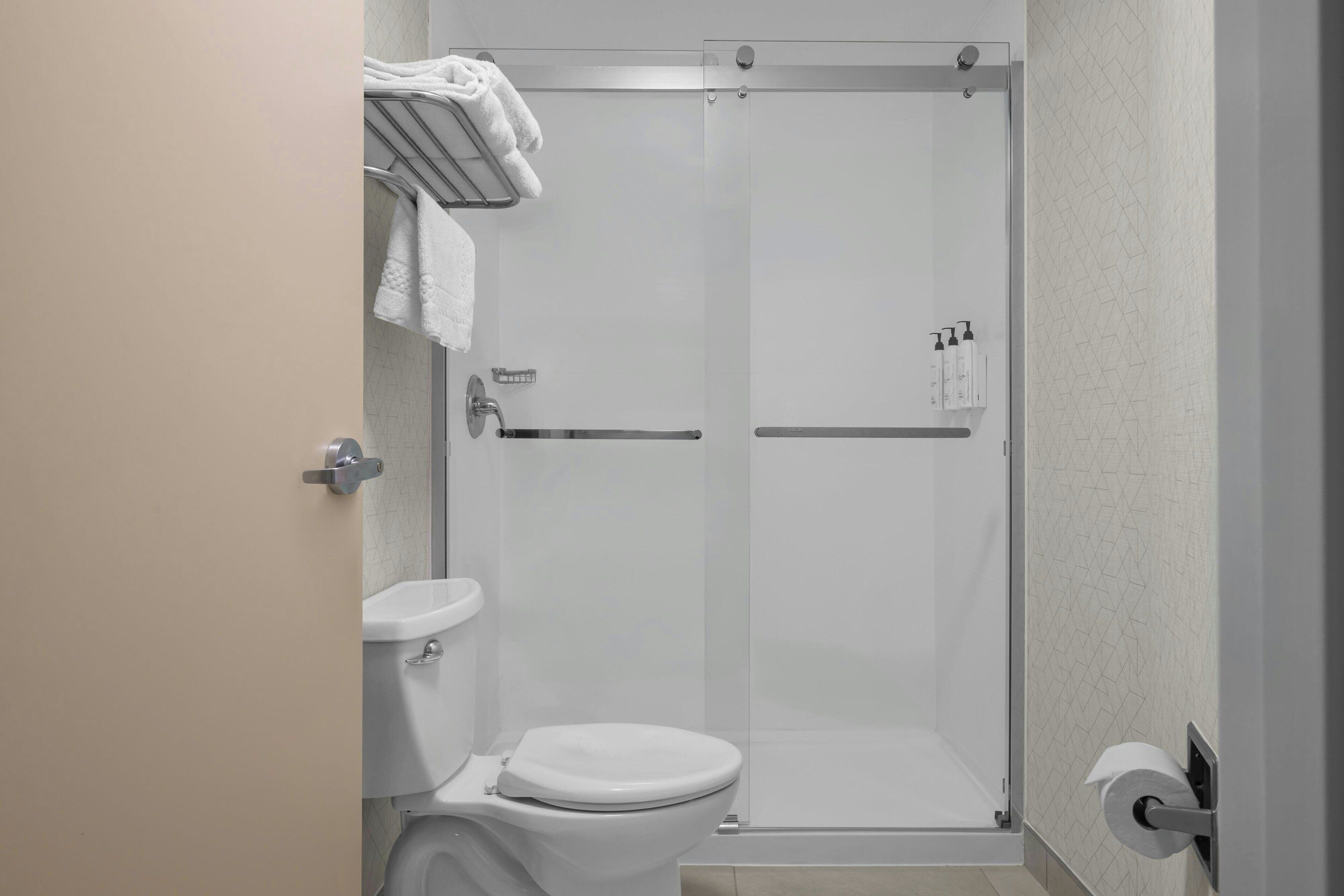 suite, 1 bedroom, non smoking | bathroom | combined shower/bathtub, free toiletries, hair dryer, towels
