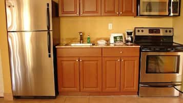 Fridge, microwave, coffee/tea maker, cookware/dishes/utensils