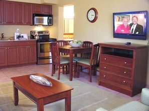 Suite, 1 cama Queen size y sofá cama, para no fumadores | Ropa de cama de alta calidad y caja de seguridad en la habitación 