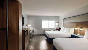 Oda, 2 Büyük (Queen) Boy Yatak (Mobility Accessible Room) | Masa, dizüstü bilgisayar çalışma alanı, güneşlik/perde, ses yalıtımı
