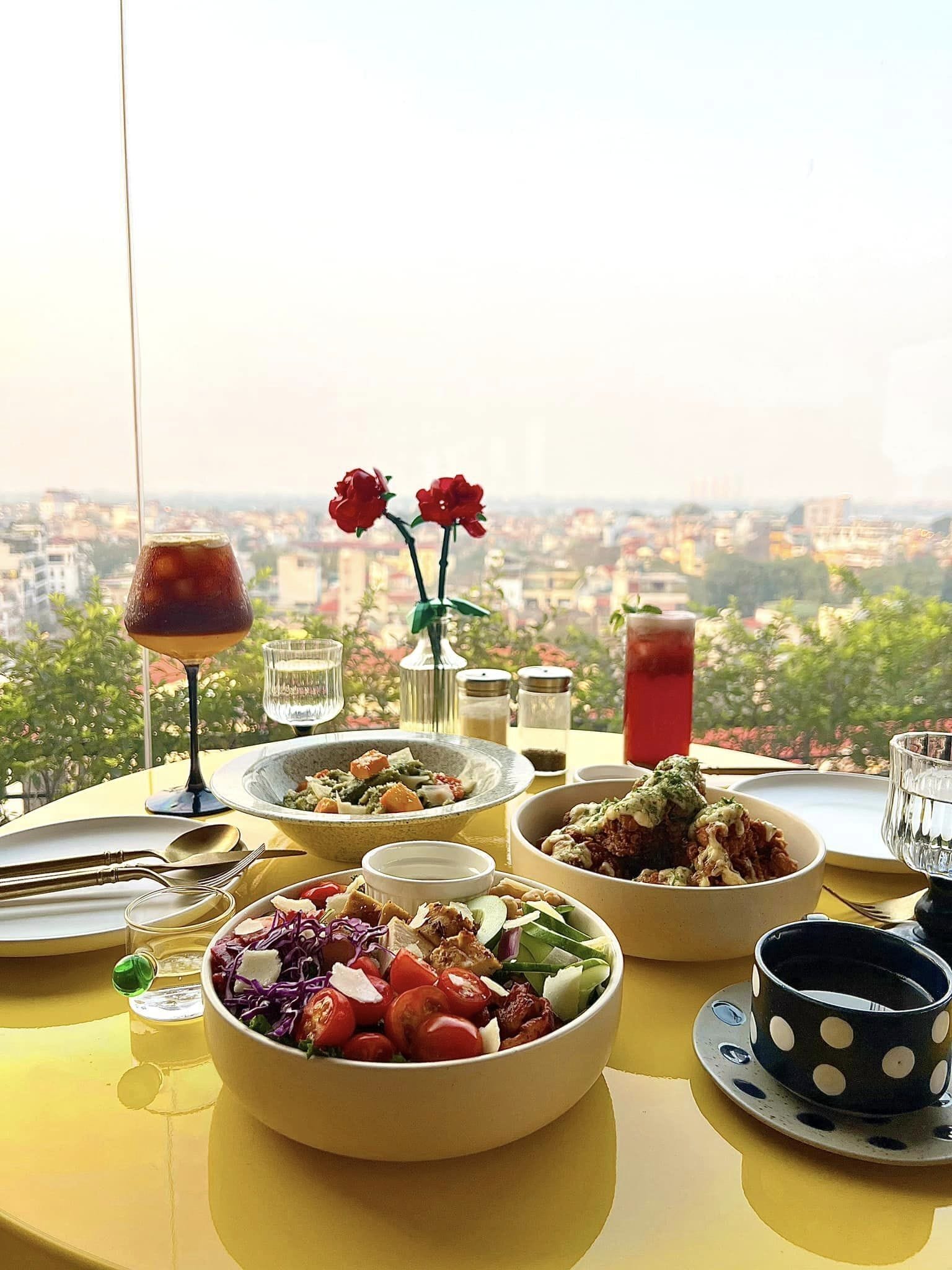 3 restaurants, breakfast served