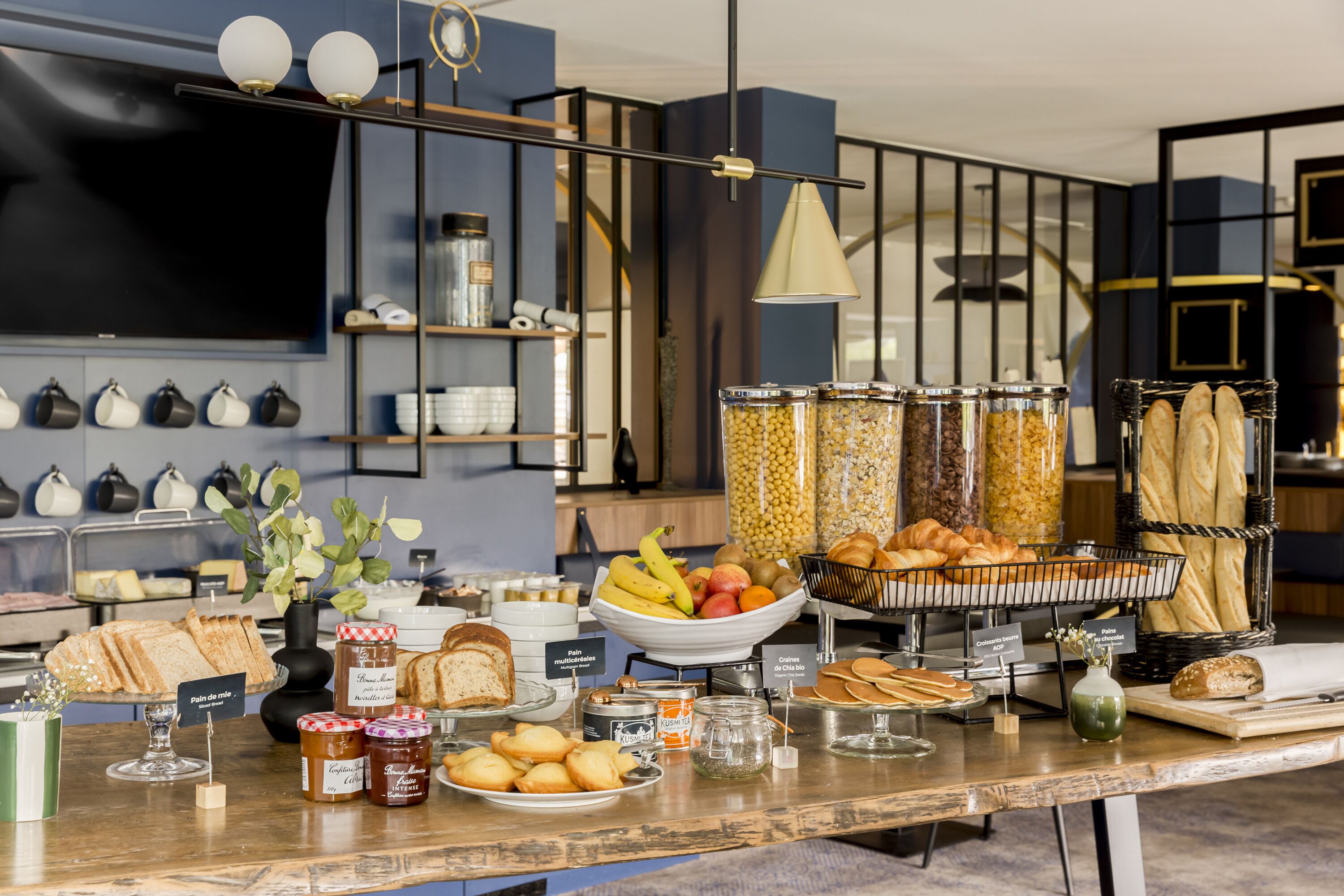 Daily buffet breakfast for a fee