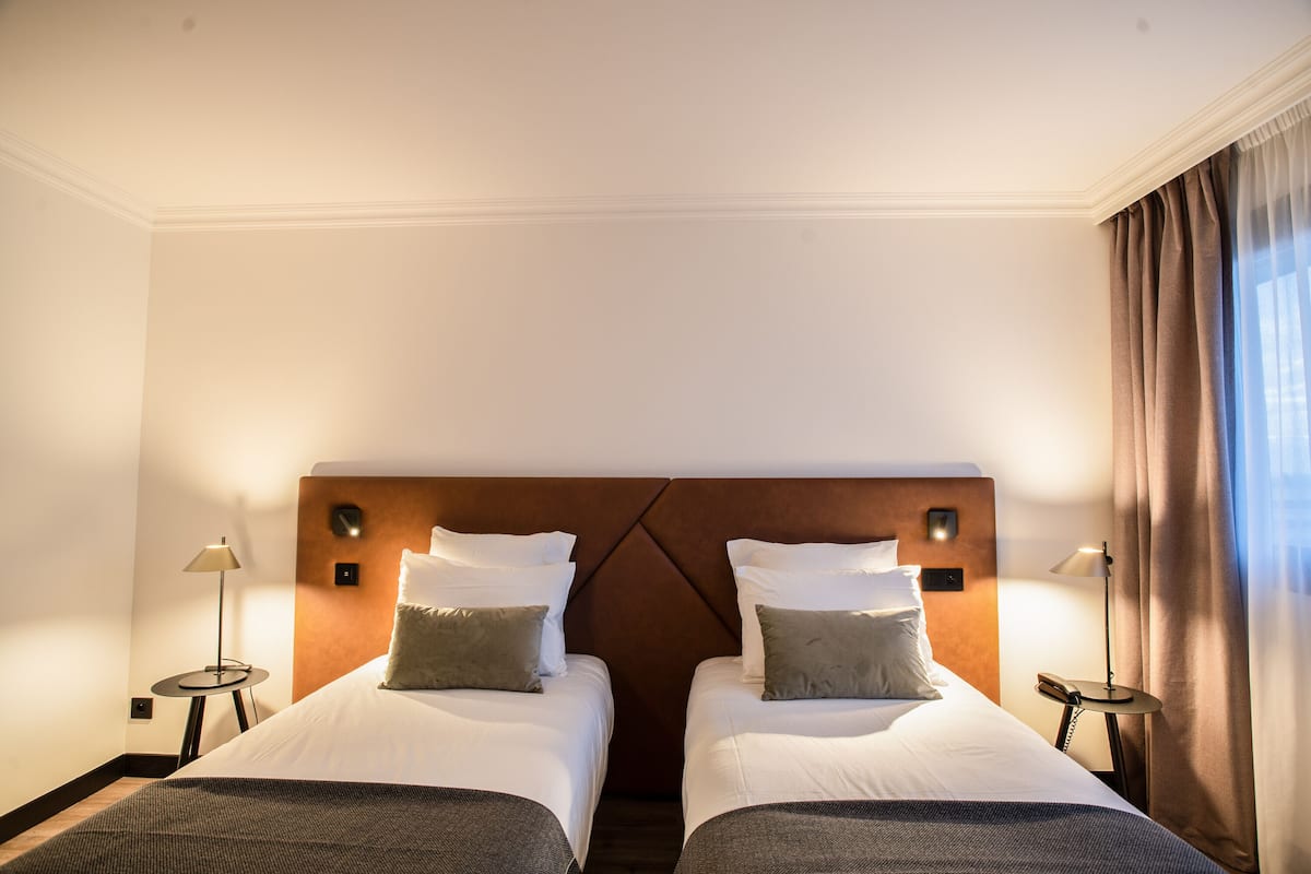 In-room safe, desk, laptop workspace, blackout drapes