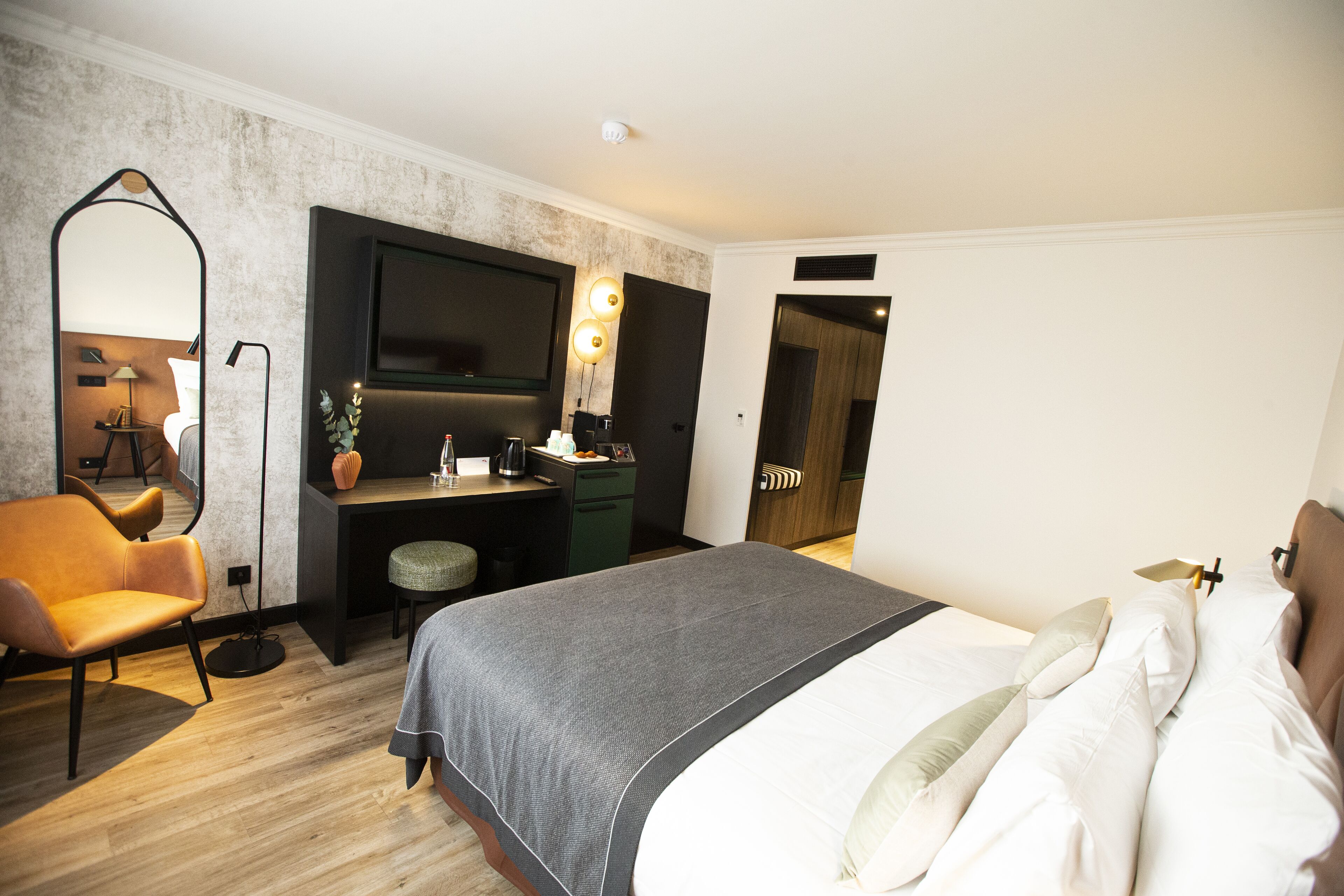 chambre double new generation | in-room safe, desk, laptop workspace, blackout curtains