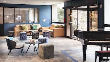 Coin salon dans le hall