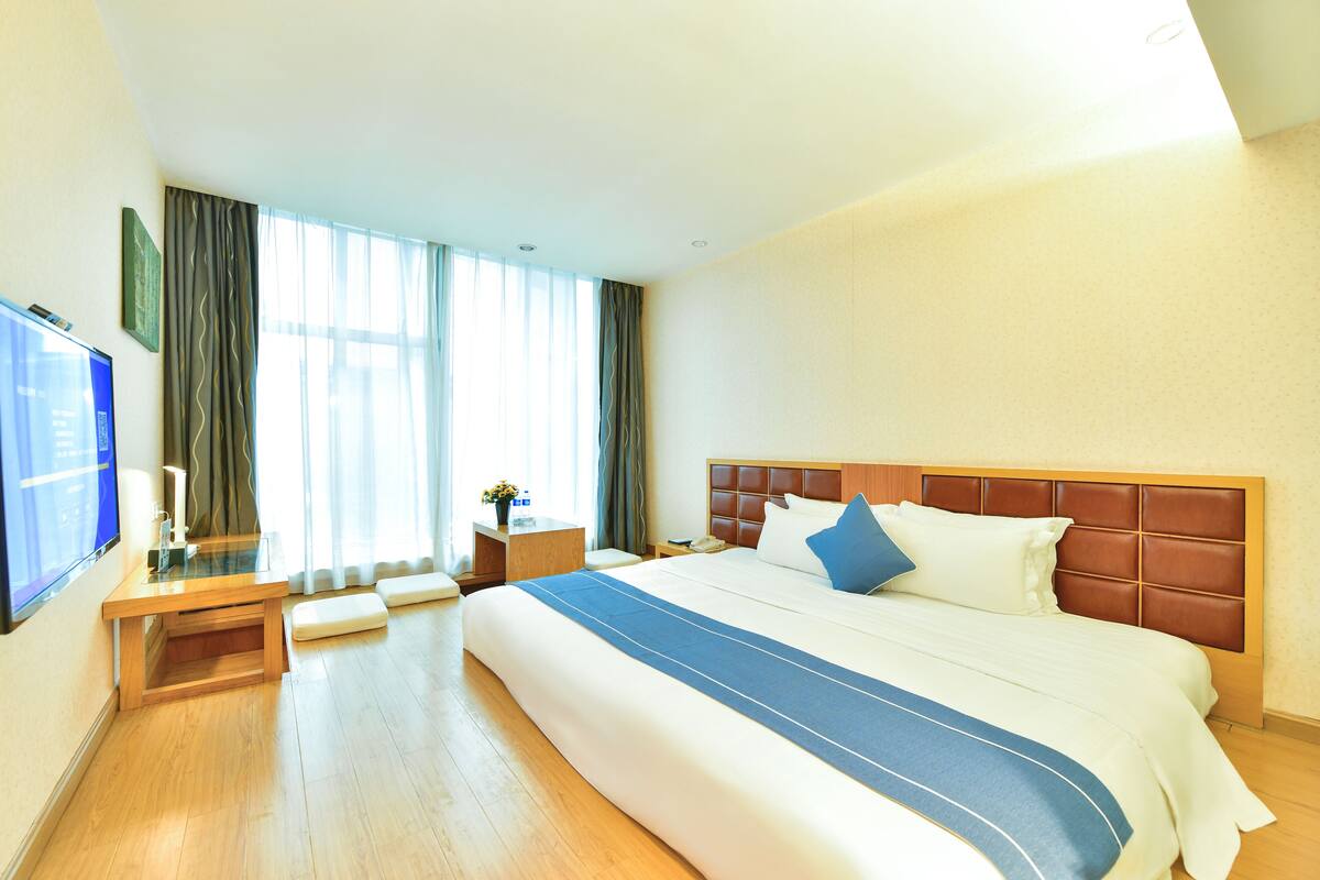 Chambre Romantique, 1 très grand lit | Minibar, bureau, chambres insonorisées, fer et planche à repasser