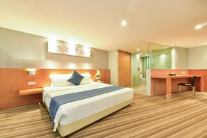 Signature Suite, 1 Bedroom  (Mainland Chinese Citizen Only) | Minibar, desk, soundproofing, iron/ironing board