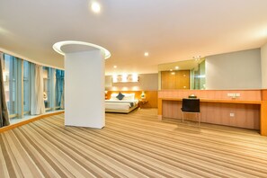 Signature Suite, 1 Bedroom  (Mainland Chinese Citizen Only) | Minibar, desk, soundproofing, iron/ironing board