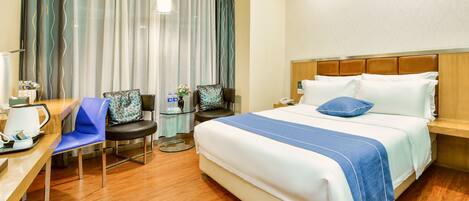 Classic Room, No Window (Mainland Chinese Citizen Only) | Minibar, desk, soundproofing, iron/ironing board