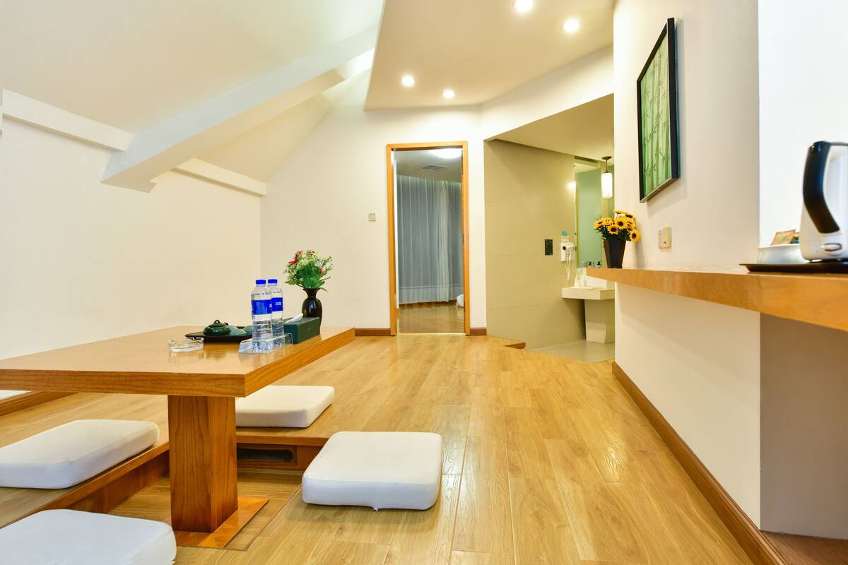 Suite, 1 très grand lit | Minibar, bureau, chambres insonorisées, fer et planche à repasser